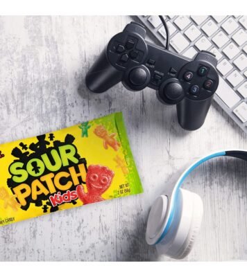 OREO Mini Cookies, CHIPS AHOY Mini Cookies, SOUR PATCH KIDS Candy & Nutter Butter Bites Cookies & Candy Variety Pack, 32 Snack Packs - Image 8